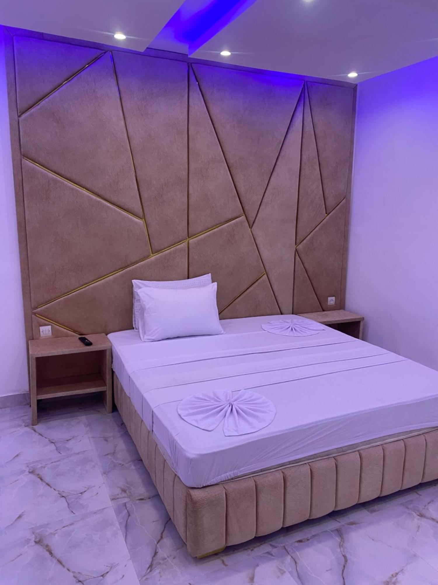 Hotel Victoria Бразавил Екстериор снимка