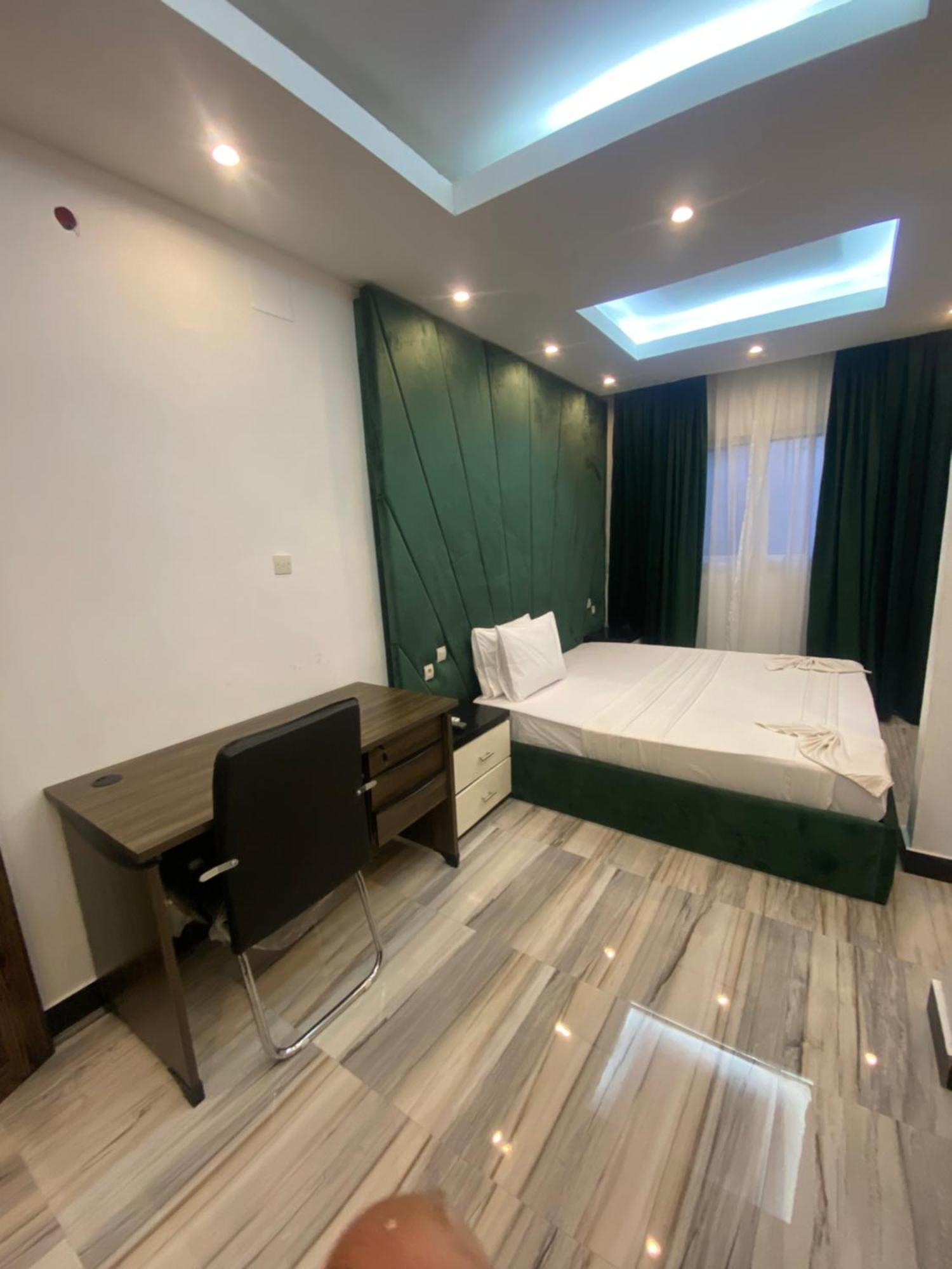 Hotel Victoria Бразавил Екстериор снимка