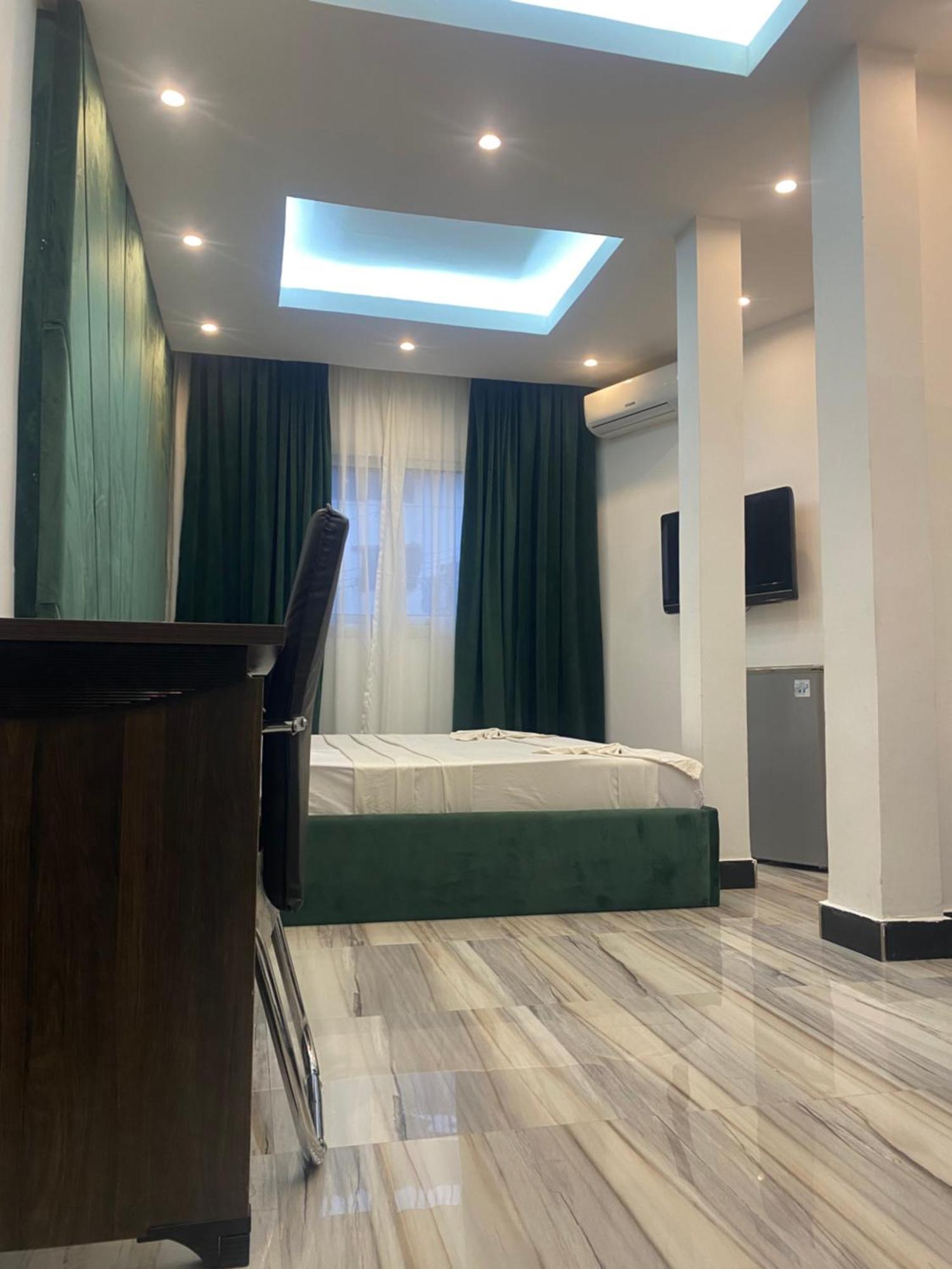 Hotel Victoria Бразавил Екстериор снимка