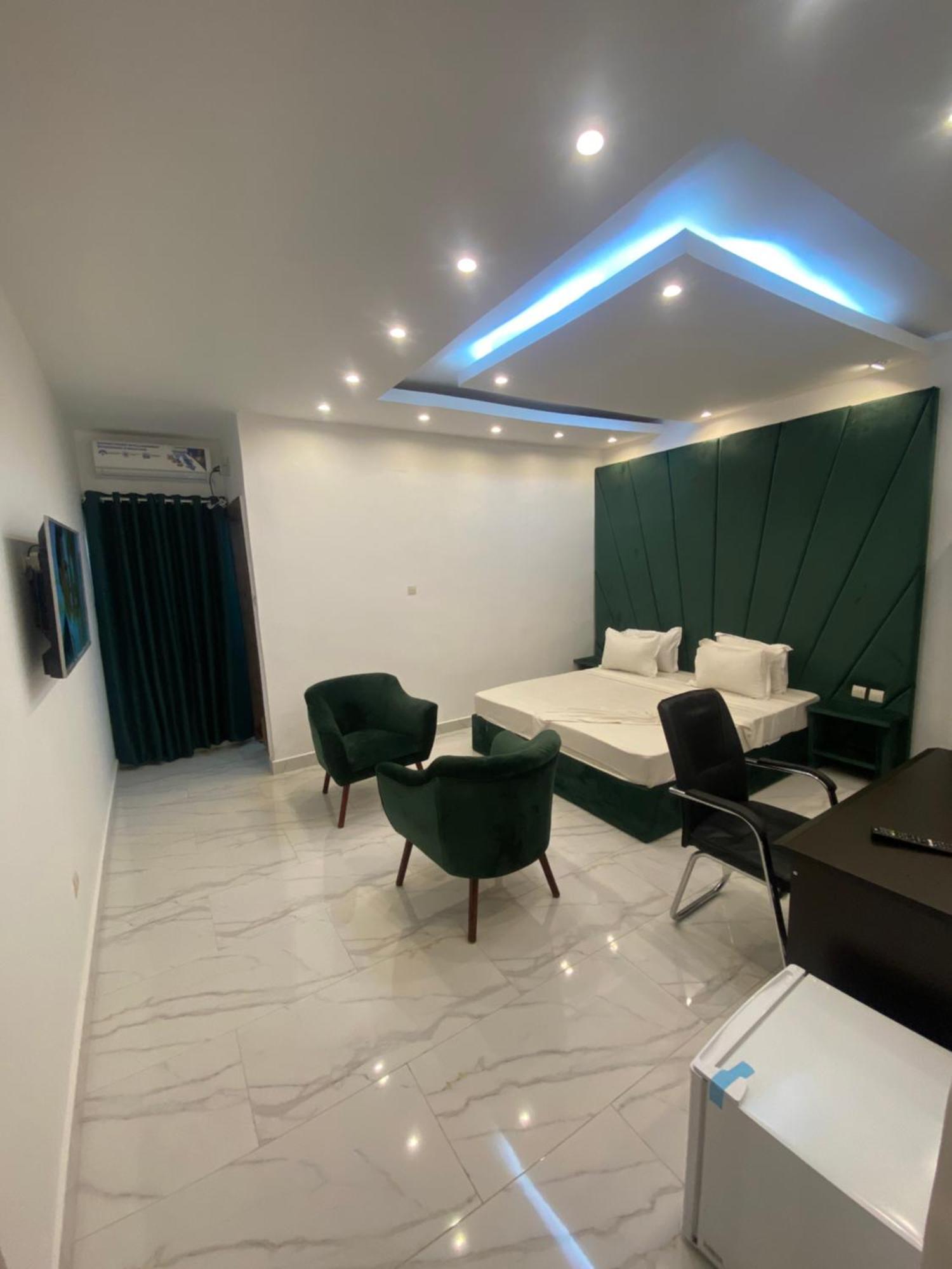 Hotel Victoria Бразавил Екстериор снимка
